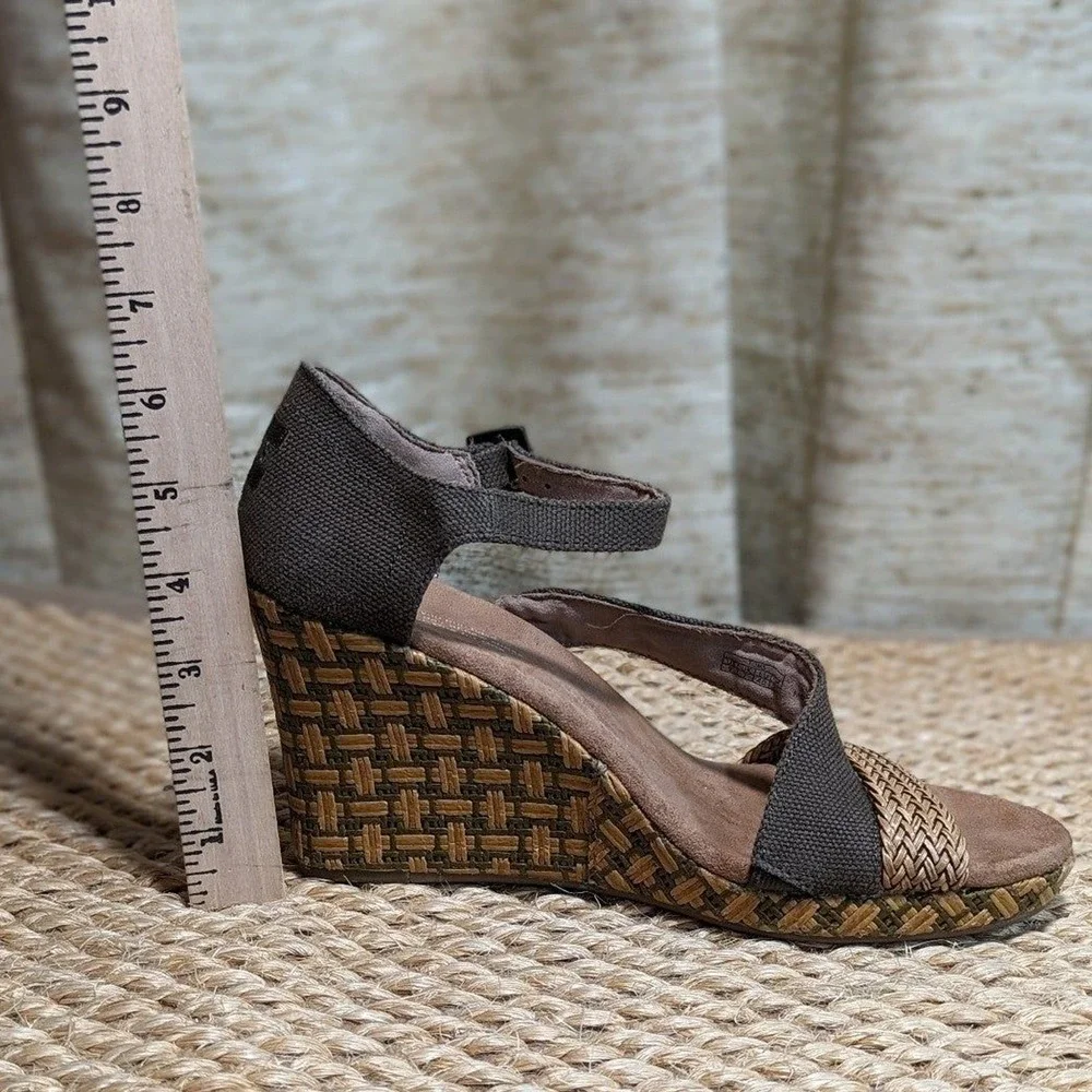 Toms pre owned